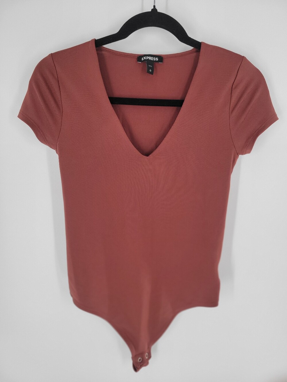 Express V-Neck Short Sleeve Bodysuit in Rust Size S